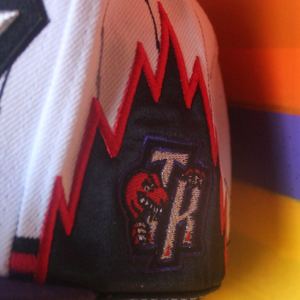 Mitchell & Ness NBA Toronto Raptors SnapBack - Picture 6 of 8